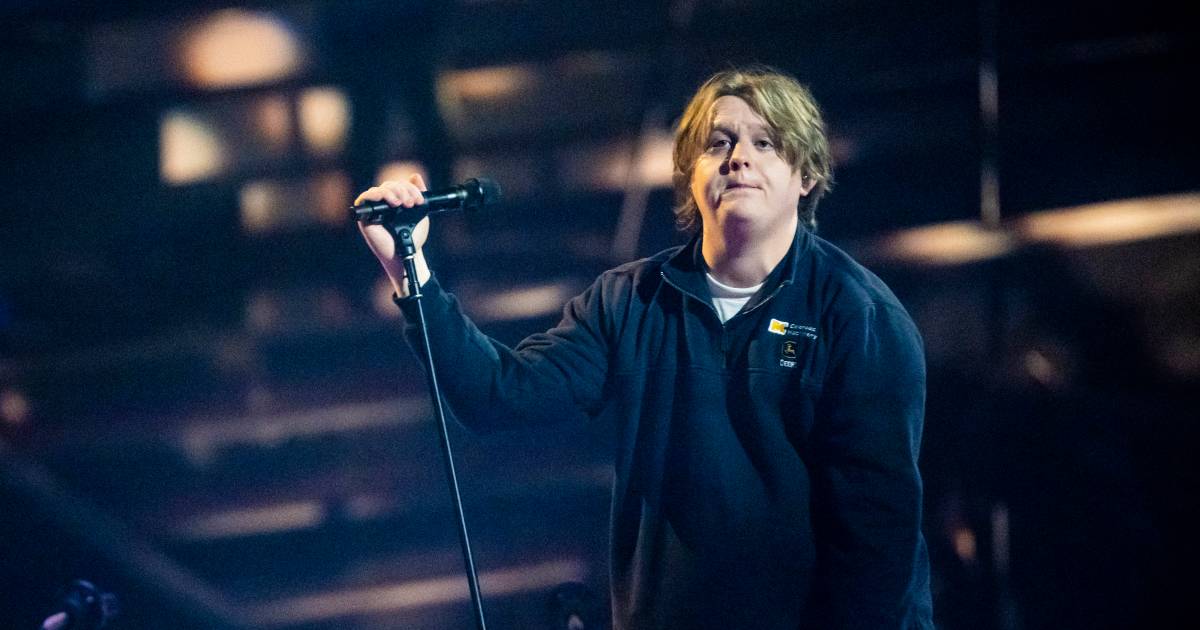 Lewis Capaldi avlyser show på grunn av psykiske og fysiske plager |  forestilling
