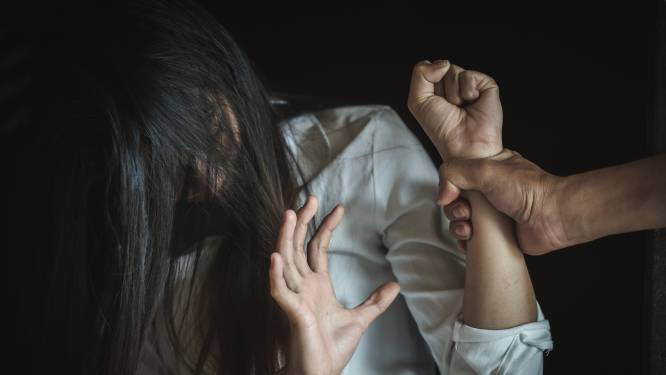 Ziekelijke stalker streng gestraft nadat hij z’n ex jaar lang tiranniseert: "Hij plaatste trackers in haar wagen en stond 's nachts plots in haar tuin”