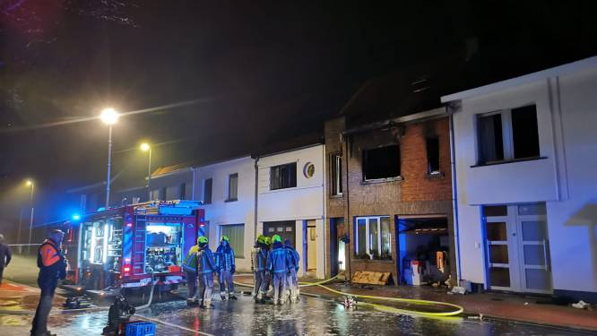 Lof voor moedig optreden van brandweer bij woningbrand in Waasmunster: “Ze hebben het verschil tussen leven en dood gemaakt”