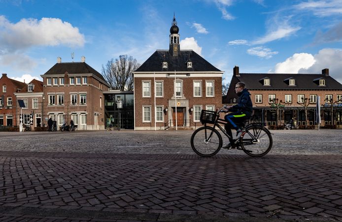 Het gemeentehuis van Gemert-Bakel aan het Ridderplein.