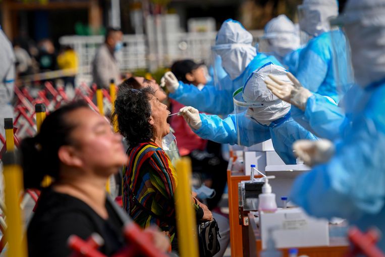 Twelve infections and China shuts down an entire city of 9 million inhabitants