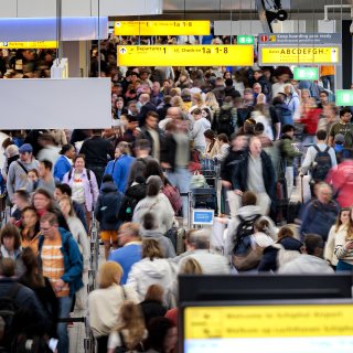 Crowds at Schiphol as May holiday begins: ‘People are herd animals: if they see a queue, they join it’