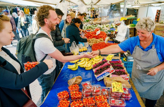 Archiefbeeld van de markt op zaterdag aan de Binnenrotte.