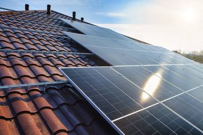 De energiecrisis maakt Vlaanderen groener: “De vraag naar zonnepanelen steeg met 300%”