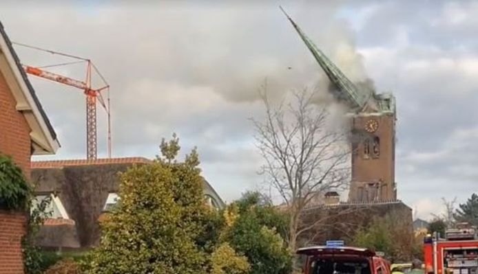 De kerktoren stort in in Hoogmade