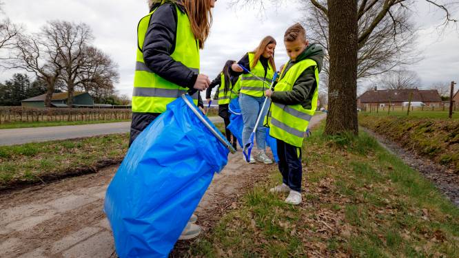 Vrijwilligers aan de slag tijdens Landelijke Opschoondag: ‘Het milieu wordt steeds viezer’