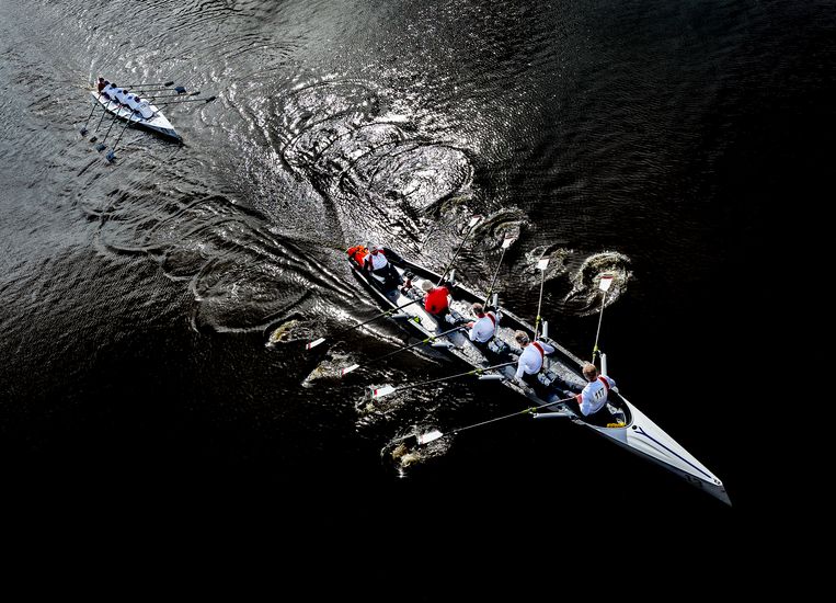 De roeiwedstrijd Head of the River wordt jaarlijks in maart gevaren op de Amstel. Het is de oudste en grootste langebaanroeiwedstrijd van Nederland (90 jaar). Beeld Klaas Jan van der Weij / de Volkskrant
