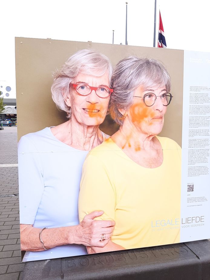 Tot vijf keer toe is de expositie ÃƒÆ’Ã†â€™Ãƒâ€šÃ‚Â¢ÃƒÆ’Ã‚Â¢ÃƒÂ¢Ã¢â€šÂ¬Ã…Â¡Ãƒâ€šÃ‚Â¬ÃƒÆ’Ã¢â‚¬Â¹Ãƒâ€¦Ã¢â‚¬Å“Legale LiefdeÃƒÆ’Ã†â€™Ãƒâ€šÃ‚Â¢ÃƒÆ’Ã‚Â¢ÃƒÂ¢Ã¢â€šÂ¬Ã…Â¡Ãƒâ€šÃ‚Â¬ÃƒÆ’Ã‚Â¢ÃƒÂ¢Ã¢â€šÂ¬Ã…Â¾Ãƒâ€šÃ‚Â¢ bij het Huis van de Stad beklad en vernield.