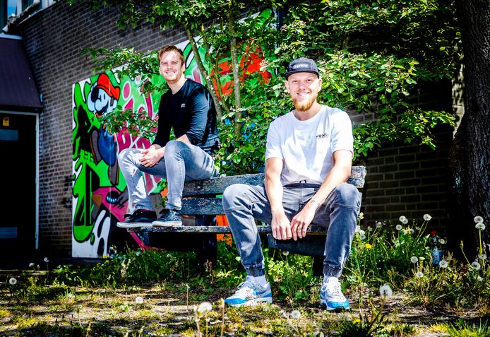 Fabian Neef (r) met collega Jelmer Zuidema.
