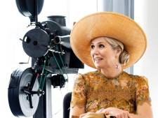 Máxima geniet van filmgeschiedenis in Eye Filmmuseum