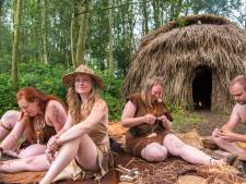 Lucia leeft zoals 10.000 jaar terug in de tijd: ‘Omarm je innerlijke oermens’