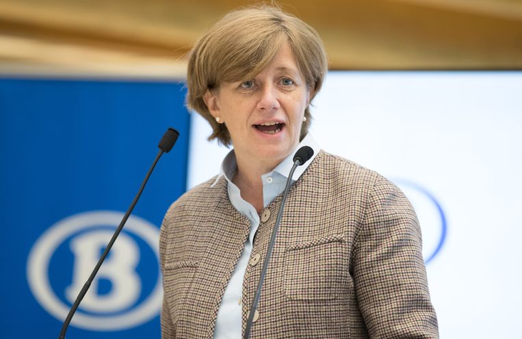 NMBS-topvrouw Sophie Dutordoir roept op tot respect voor het spoorwegpersoneel. Beeld BELGA