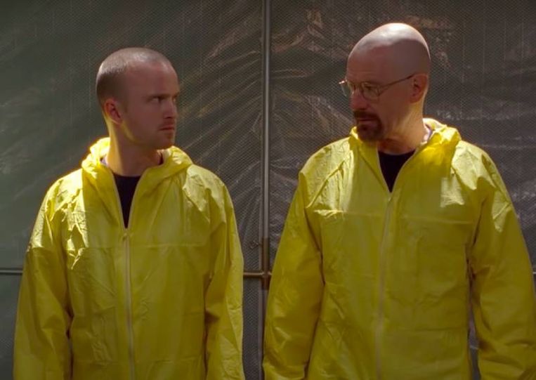 Aaron Paul en Bryan Cranston als Jesse Pinkman en Walter White in ‘Breaking Bad’.  Beeld 