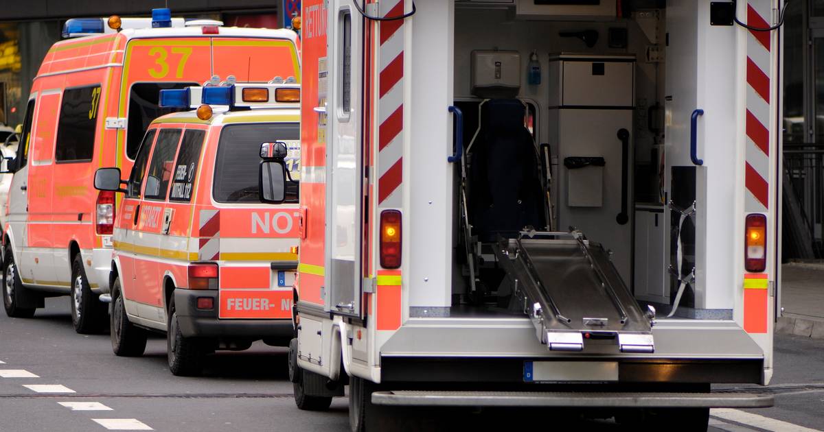Heftig ongeluk net over de grens bij Isselburg; twee doden, onder wie een Nederlandse motorrijder.