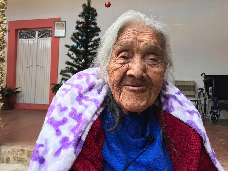 María Salud Ramírez Caballero, sinds vijf jaar ook bekend als 'Mama Coco', op 105-jarige leeftijd. Beeld AP