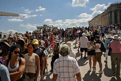 “Magnifique” mais envahie par les touristes, l’Acropole d’Athènes victime de son succès