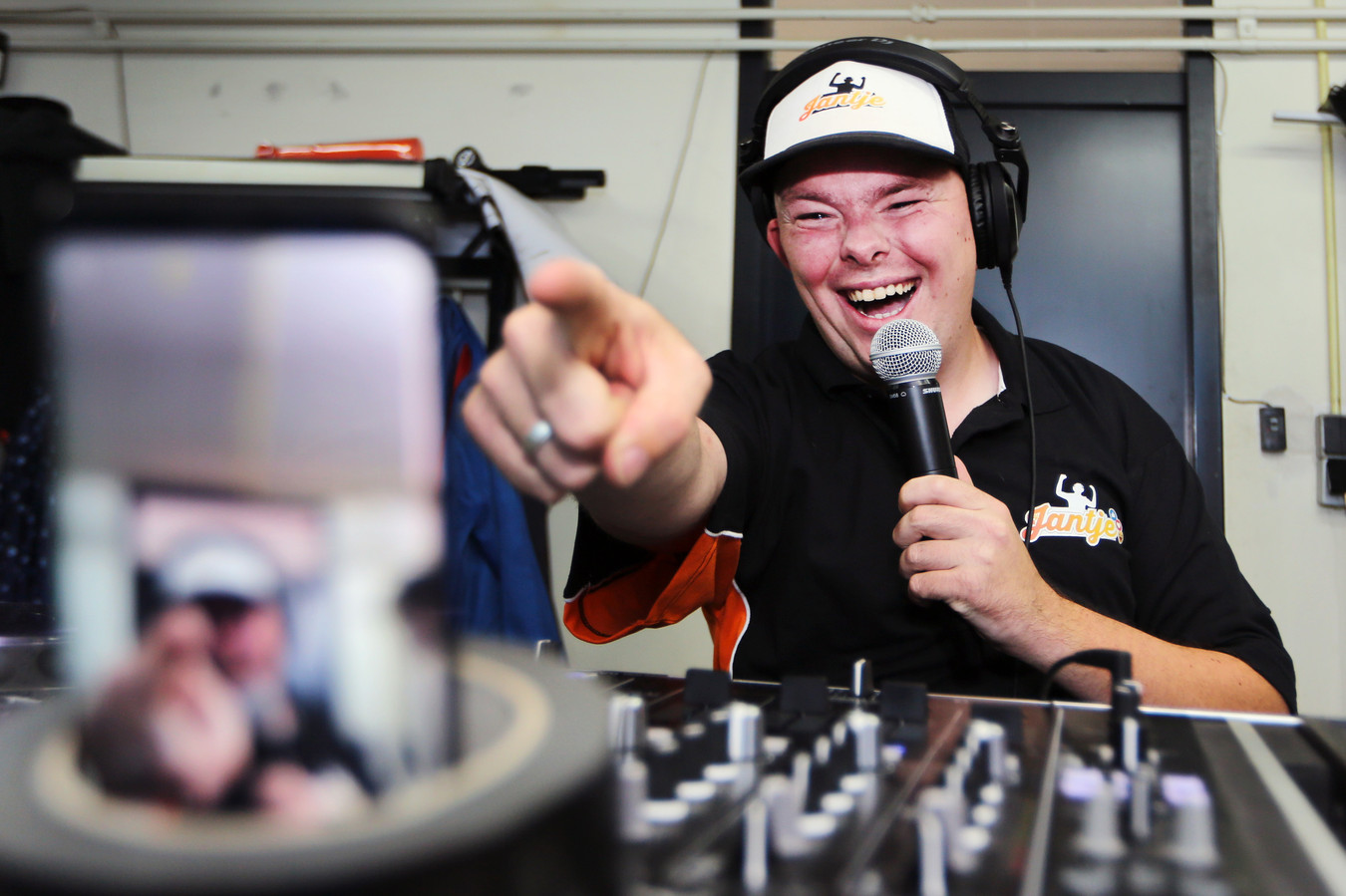 Het jaar van DJ Jantje: ontwaken met een pekkige prijs en een katerige ...