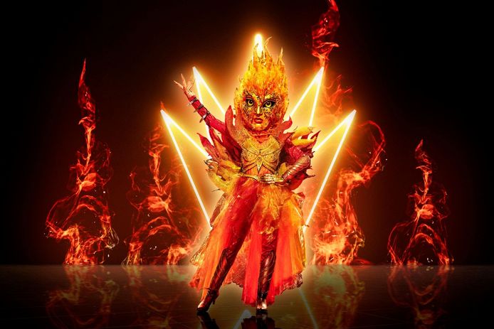 Nieuwkomer Flamme Fatale zet The Masked Singer in vuur en vlam.