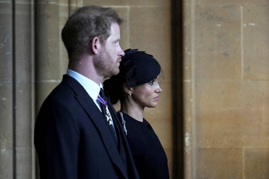 Harry en Meghan tijdens de begrafenis van Queen Elizabeth.