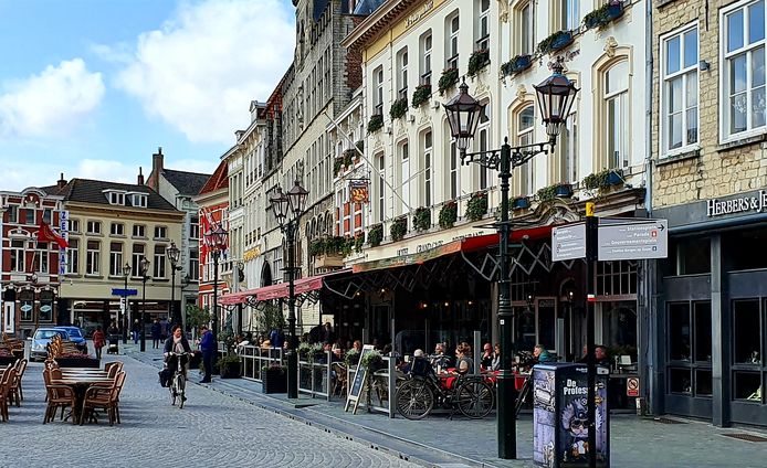 Parkeren op de Markt om eten af te halen bij de Bourgondiër bijvoorbeeld: het mag sinds dit weekend.