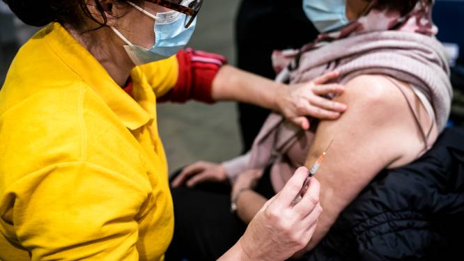Medewerker GGD maakt valse vaccinatiebewijzen voor zichzelf om ouders uit buitenland te halen