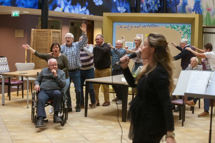 Dagbesteding voor ouderen (deze foto is niet genomen bij TMZ).