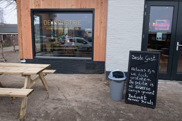 Café De Industrie bleef uiteindelijk toch dicht.
