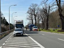 Motorrijder gewond overgebracht naar ziekenhuis na aanrijding op Drongensesteenweg