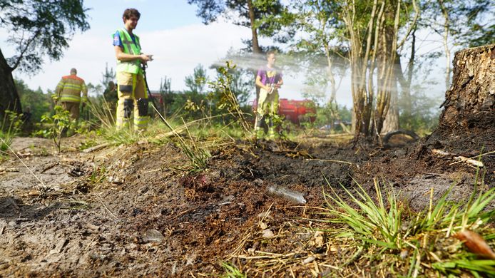 Gebroken glas veroorzaakt bosbrandje bij Lettele.