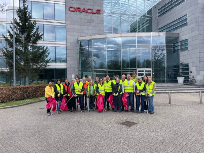 Werknemers Oracle nemen deel aan Lenteschoonmaak en halen 310 kilogram afval van straat