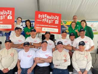 Steenhuize Feest schenkt 3.000 euro aan plaatselijke school en chiro