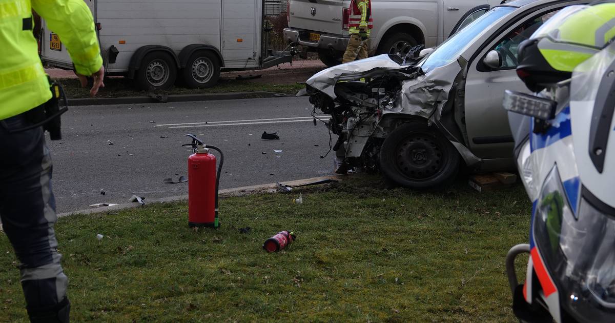 JC Kellerlaan in Hardenberg afgesloten na ongeval.
