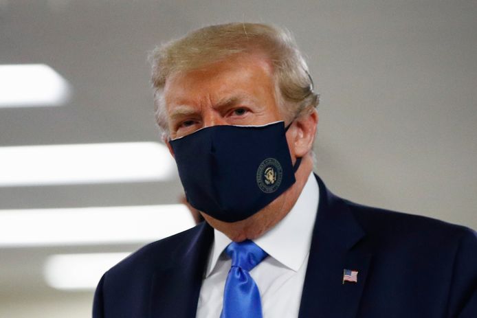 Archiefbeeld. Donald Trump draagt een mondmasker. (11/07/2020)