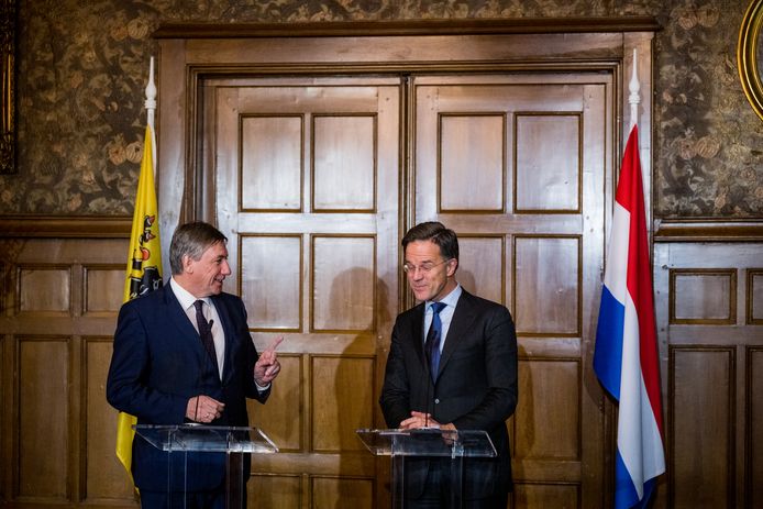 Le ministre-président flamand, Jan Jambon, et le Premier ministre néerlandais Mark Rutte (Bois-le-Duc, Pays-Bas, 31 janvier)
