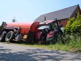 Tractor belandt op ongelukkige wijze in de greppel bij Rijsbergen