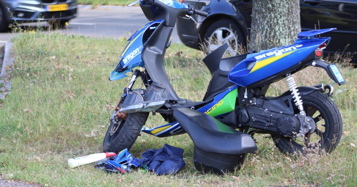 Scooterrijder gewond bij aanrijding Kayersdijk Apeldoorn.