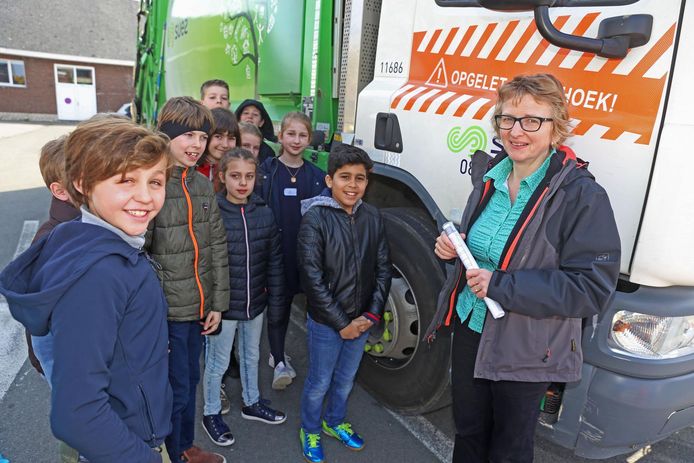 De leerlingen maakten kennis met het gevaar van de dode hoek bij vrachtwagens.