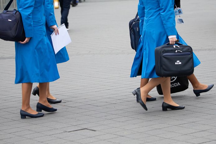 Stewardess Inge weet niet of ze straks nog werk en verkoopt nu in het park | Werk | AD.nl