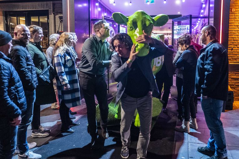 De BoerBurgerBeweging kwam voor de uitslagenavond bijeen in Bathmen.  Beeld VINCENT JANNINK/ANP