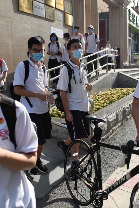 EN DIRECT: Pékin referme toutes les écoles et appelle ses habitants à ne pas quitter la ville