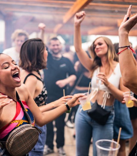 Daar gáát de summer of love: ‘Weet het kabinet wel hoeveel mensen kapot worden gemaakt?’