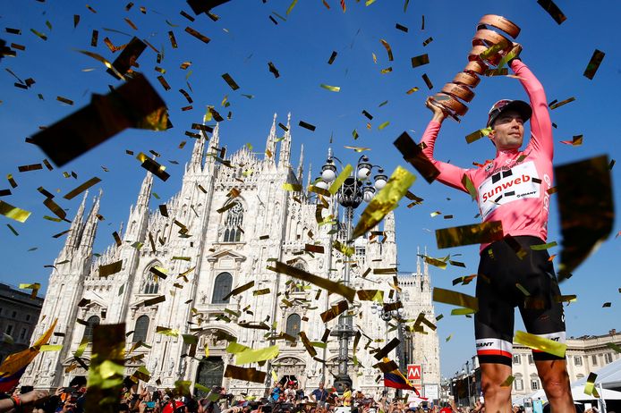 Het Piazza del Duomo in Milaan is voor even helemaal van Tom Dumoulin.