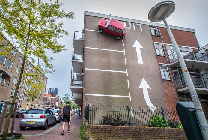 Het Otootje op de hoek Koningstraat-Westenbergstraat, een werk van Theo van Laar
