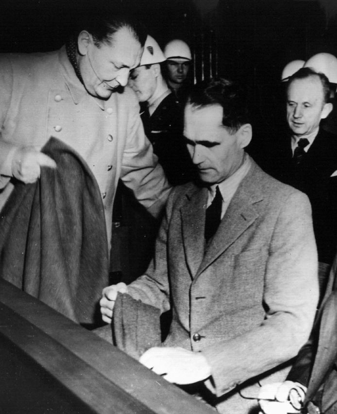Van links: Hermann Goehring, Rudolf Hess en Karl Doenitz tijdens de Processen van Neurenberg in 1946.