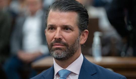 Na trouwfeest op de Bahama’s, nu jachttrip in Mongolië: zoon van Trump opnieuw op pad met Russische oligarch gelinkt aan Poetin