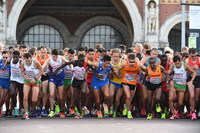 De mannen aan de start van de halve marathon. Beeld ap