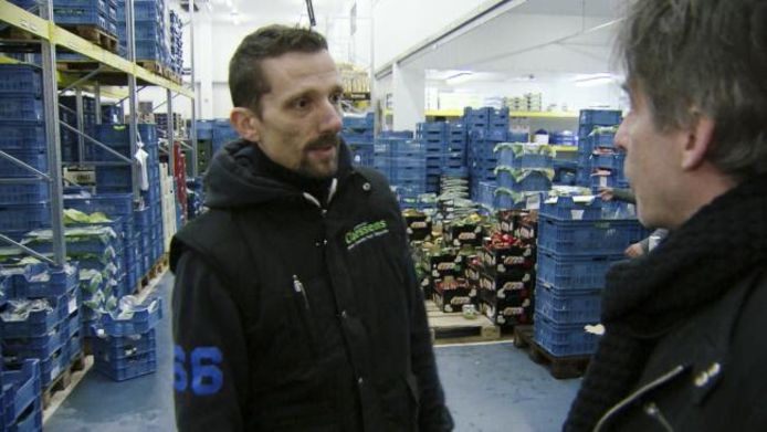 Op het Kiel praat Luk met de werknemers van een groothandel, die er al jaren de nachtshift voor hun rekening nemen.