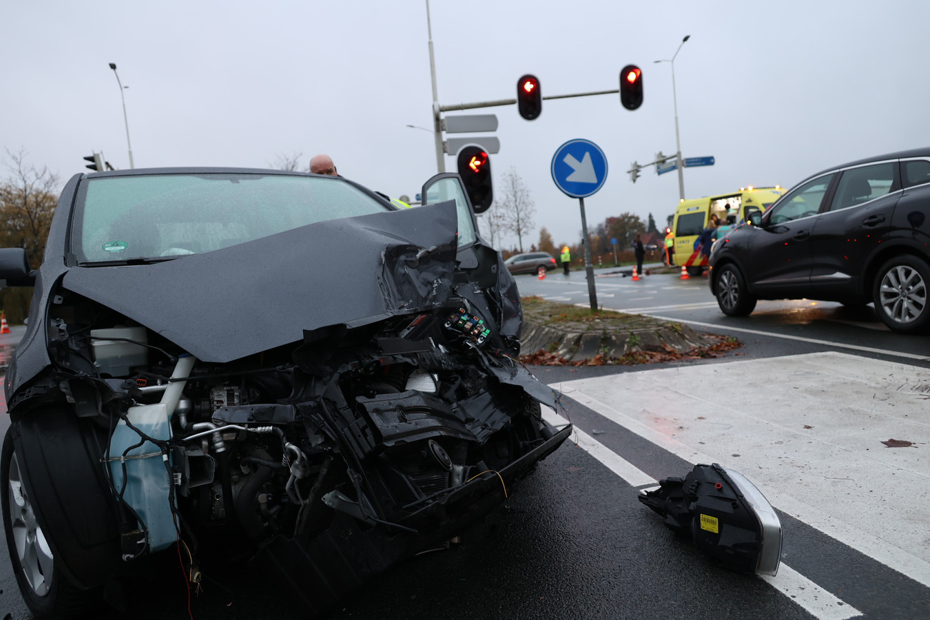 De voertuigen liepen flinke schade op.