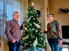 Hoe één kerstcadeautje leidde tot de boom vol vogels van Henny en Barbara uit Papendrecht