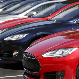 Klap voor Tesla: bedrijf schuldig bevonden aan dodelijk ongeluk met zelfrijdende auto